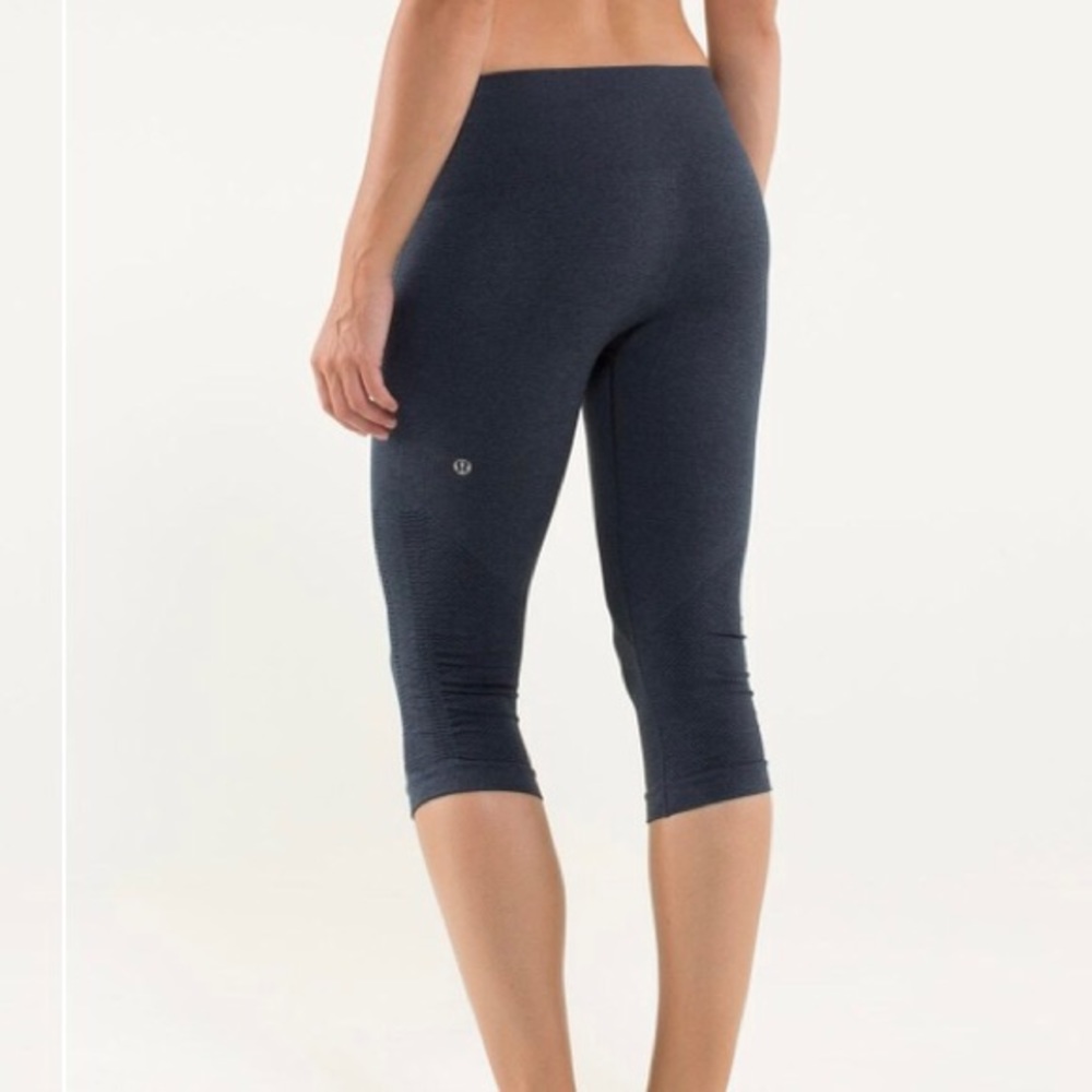 Lululemon In The Flow Crop - Picture 3 of 7